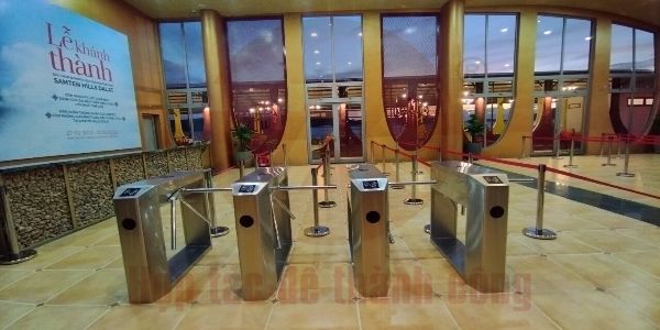 Cung cấp lắp đặt hệ thống cửa phân làn kiểm soát vé tại Samten Hills Đà Lạt