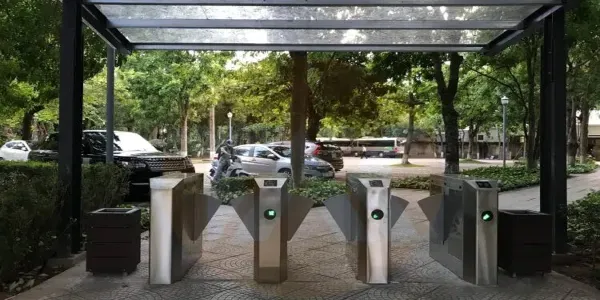 Hệ thống kiểm soát lối đi bộ tại trường Đoàn Thị Điểm Greenfield