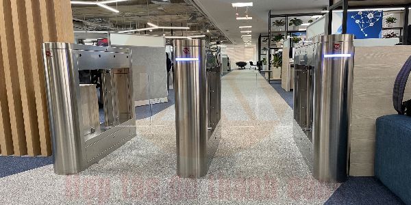 Lắp đặt hệ thống cửa phân làn kiểm soát lối ra vào văn phòng tòa nhà Thăng Long Tower