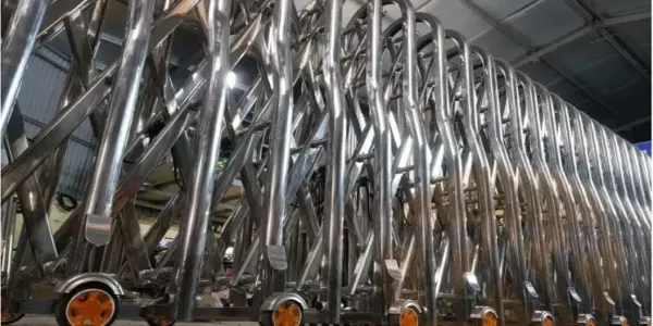 Sản xuất và chạy thử cổng xếp Inox TAK-Y033