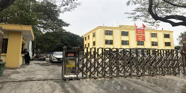Lắp đặt cổng xếp inox tại xí nghiệp nước Cẩm Phả