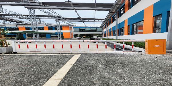 CUNG CẤP VÀ LẮP ĐẶT CỔNG BARIE HÀNG RÀO CHO TRƯỜNG THPT HÒA BÌNH LA TROBE HÀ NỘI